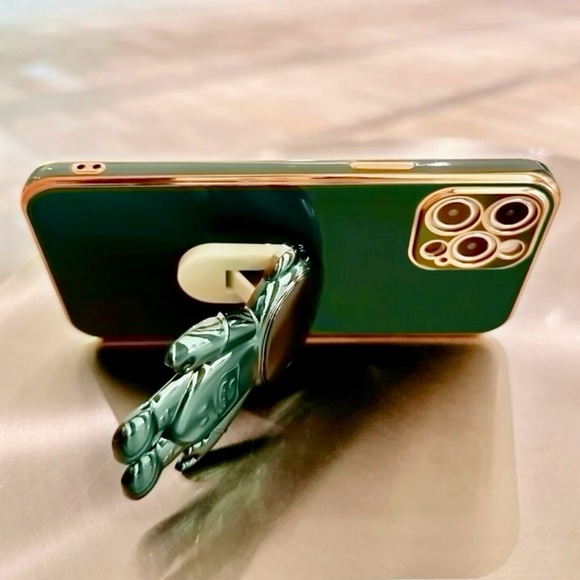 NWT iPhone 13ProMax Case w/Astronaut Design Phone Grip in Forest Green - Picture 2 of 4